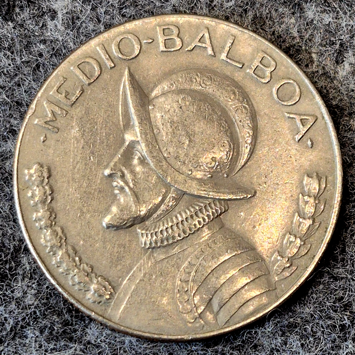 1973 Panama 1/2 Balboa Medio Balboa Vasco Nunez de Balboa Clad World Coin XF