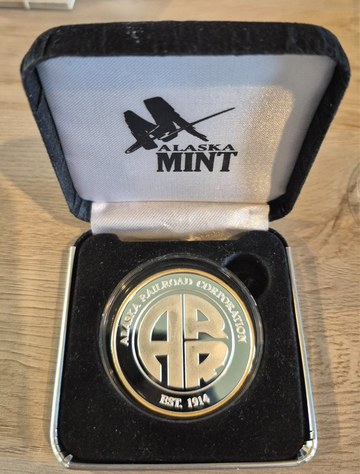 2011 Alaska Mint 1 Oz Silver coin .999 Fine /24 KT Gold Relief Commem Alaska RR