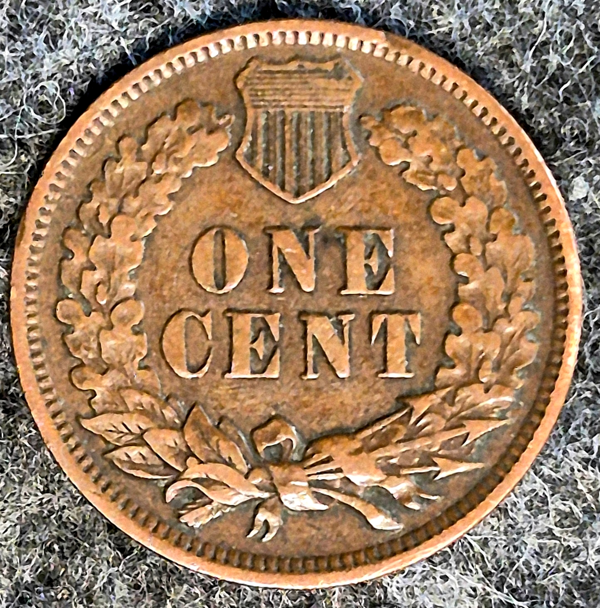 1904 Indian Head Cent XF+ Features Type III Bronze Oak Wreath Shield Coin Shown