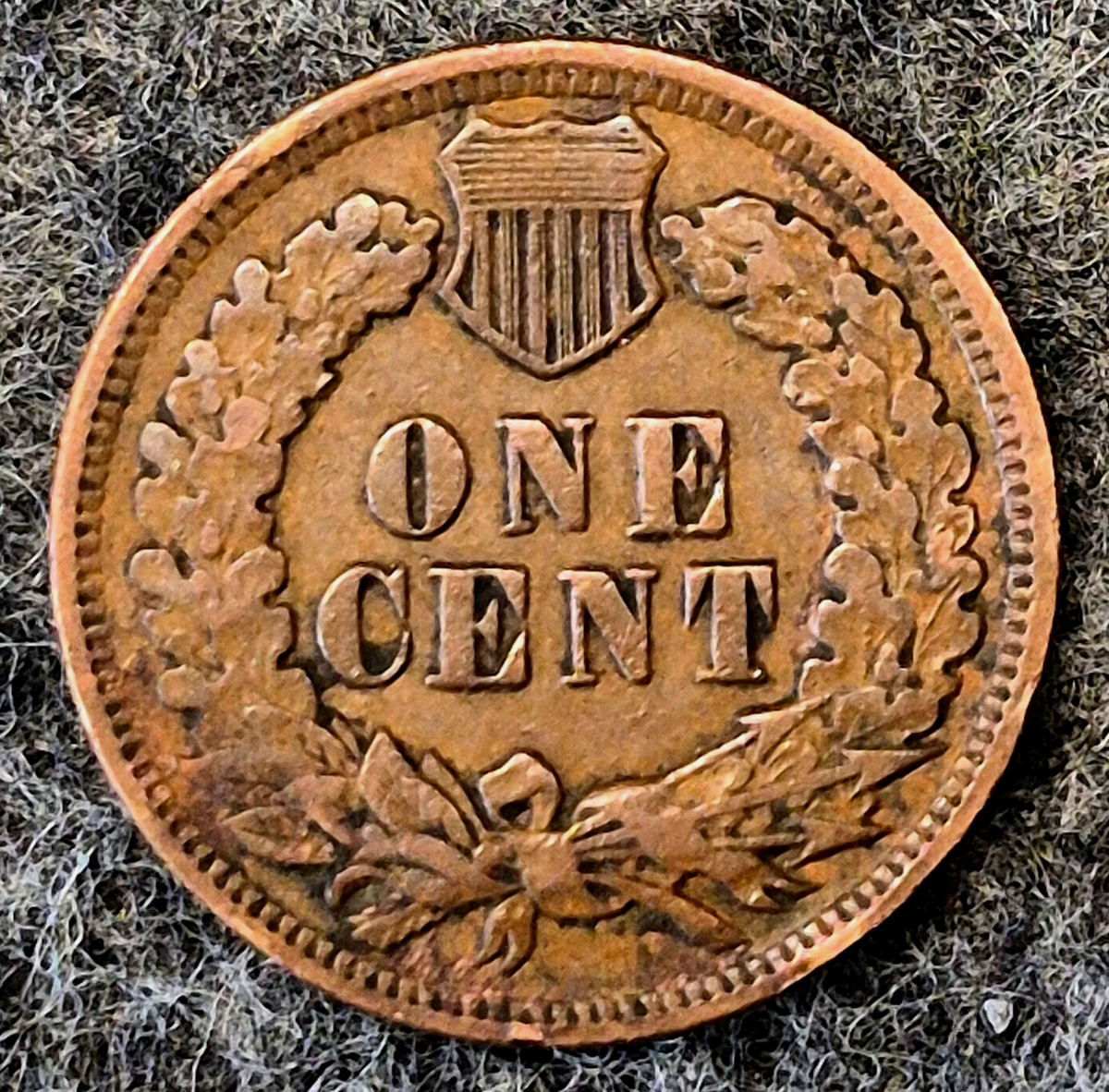 1904 Indian Head Cent XF+ Features Type III Bronze Oak Wreath Shield Coin Shown