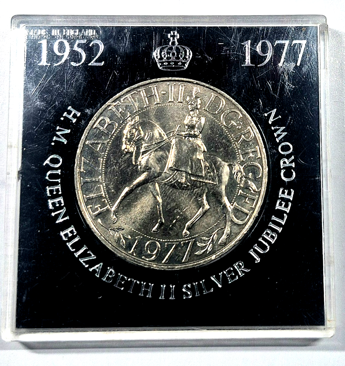 1952-1977 QUEEN ELIZABETH II SILVER JUBILEE CROWN UNCIRCULATED COIN WITH CASE