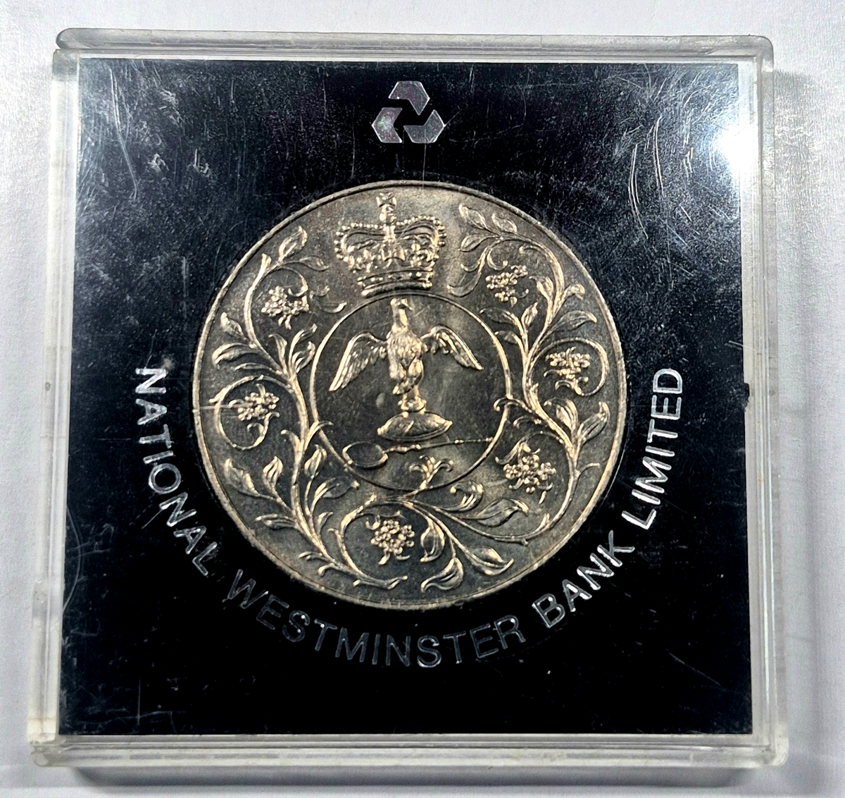 1952-1977 QUEEN ELIZABETH II SILVER JUBILEE CROWN UNCIRCULATED COIN WITH CASE