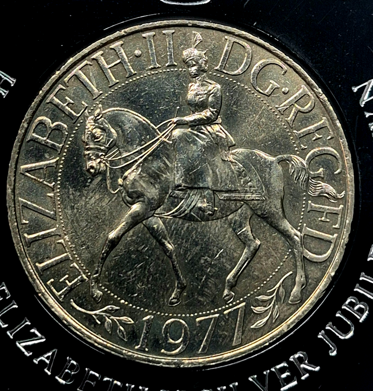 1952-1977 QUEEN ELIZABETH II SILVER JUBILEE CROWN UNCIRCULATED COIN WITH CASE